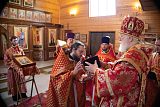 Момент богослужения в день освящения Тихоновского храма, 12 июня 2024 года. В этот день труды настоятеля были отмечены правом ношения камилавки.